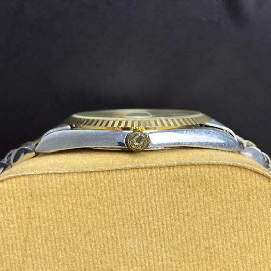 Rare Bulova Super Seville Calender Quartz Two Tone Gold Dial Vintage Watch Men