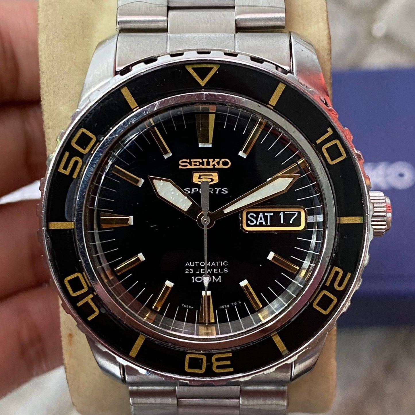 Rare Seiko 5 Sports SNZH57K1 Automatic Black Dial Gold Fifty Fanthoms Watch Men