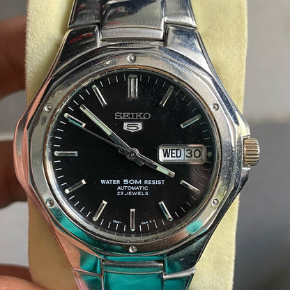 Rare Seiko 5 Finder SNZE65 Automatic Oak Style Day Date Vintage Men Watch