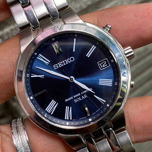 RARE Seiko Date Radio wave control Silver Round Solar Mens Watch Authentic
