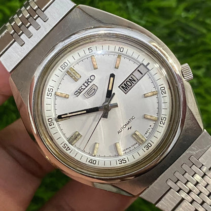 Rare Seiko 5 Vintage Automatic cal. 7009-8310 White Dial Mens Watch Day Date