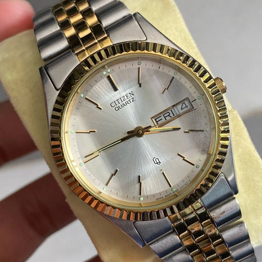 RARE Citizen Crystron Quartz Faceted Glass Day Date Two Tone Vintage Men Watch
