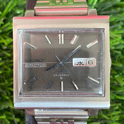 Rare Seiko 5 Actus SS Square Day Date Automatic 6106-5440 Gray Dial Watch Men JR