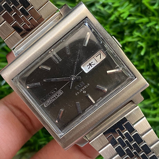 Rare Seiko 5 Actus SS Square Day Date Automatic 6106-5440 Gray Dial Watch Men JR