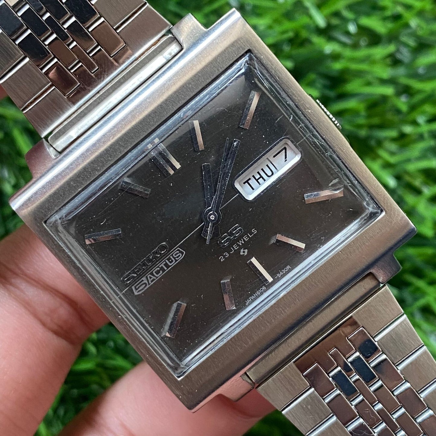 Rare Seiko 5 Actus SS Square Day Date Automatic 6106-5440 Gray Dial Watch Men JR
