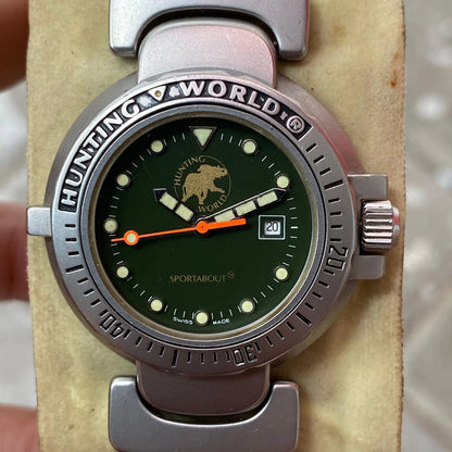 Rare Hunting World Green Dial Date Quartz Swiss Made Classic Dress Watch Vintage