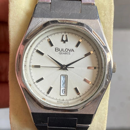 Rare Bulova Quartz White Dial Gerald Oak Style Day Date Vintage Swiss Watch Men