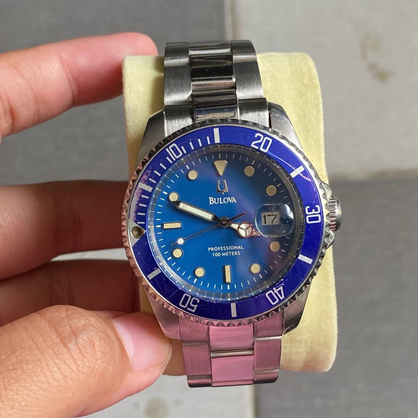 RARE Bulova Diver Quartz Professional Blue Dial Date Vintage Watch Men Sport