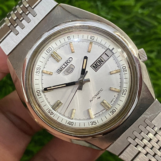 Rare Seiko 5 Vintage Automatic cal. 7009-8310 White Dial Mens Watch Day Date
