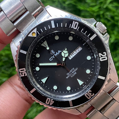 Rare Cyma Diver 8061544 Day Date Quartz 100m Black Dial Swiss Watch Vintage Men