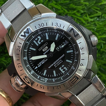 Rare Seiko 5 Sports Automatic Black Dial Atlas Map Meter Compass Bezel Watch