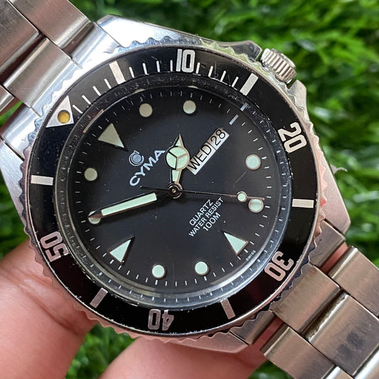 Rare Cyma Diver 8061544 Day Date Quartz 100m Black Dial Swiss Watch Vintage Men