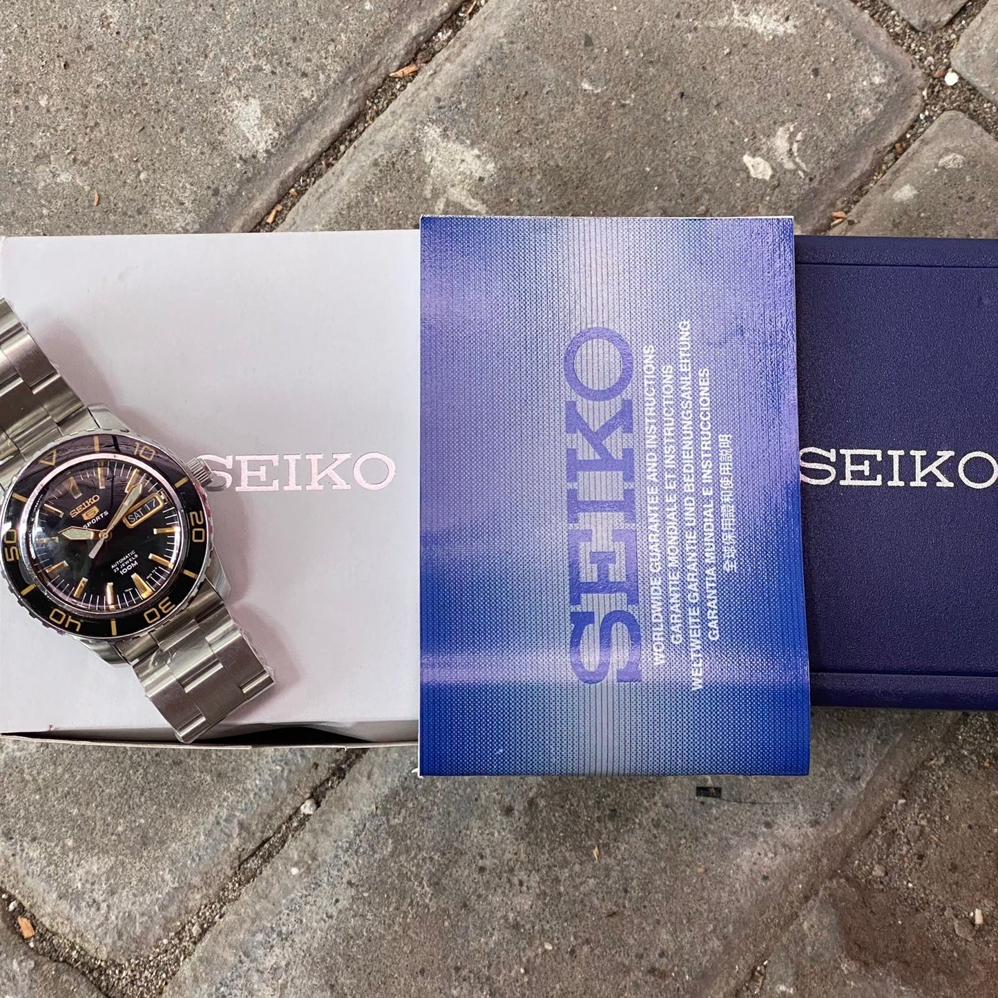 Rare Seiko 5 Sports SNZH57K1 Automatic Black Dial Gold Fifty Fanthoms Watch Men
