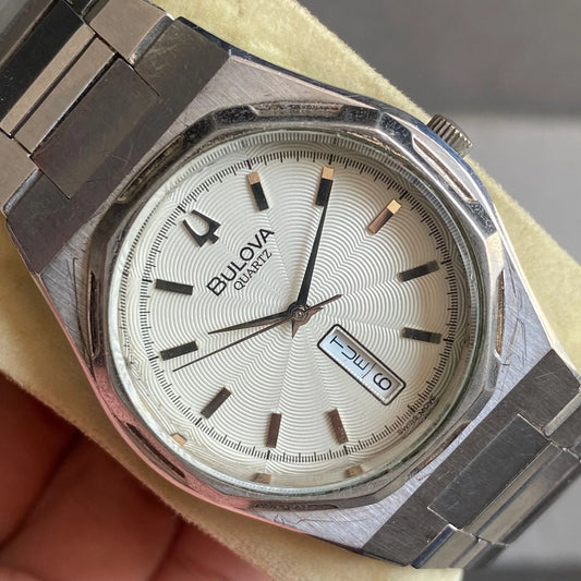 Rare Bulova Quartz White Dial Gerald Oak Style Day Date Vintage Swiss Watch Men