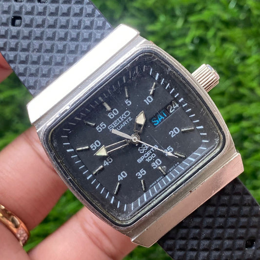 Rare Seiko Quartz SQ Sports 100 Square Black Dial Day Date Military Watch Men JR