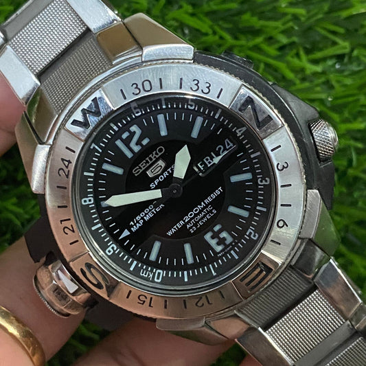 Rare Seiko 5 Sports Automatic Black Dial Atlas Map Meter Compass Bezel Watch