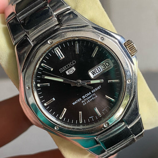 Rare Seiko 5 Finder SNZE65 Automatic Oak Style Day Date Vintage Men Watch